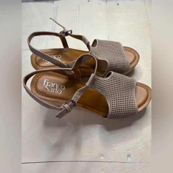 Franco Sarto Clinton2 Wedge Sandals Taupe Open Toe Perforated Cork Size 10 - Picture 2 of 7